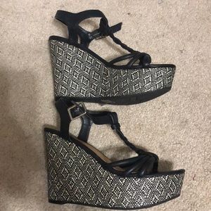 Size 6 Fergie Wedge